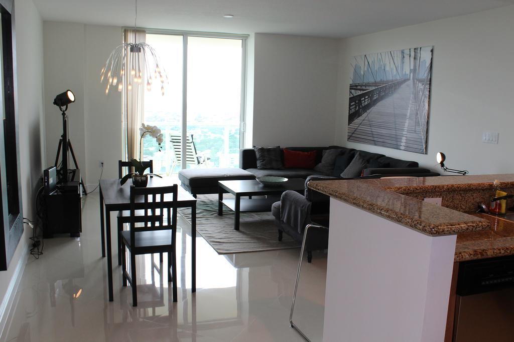 Lyx Suites At One Broadway In Brickell Miami Exteriér fotografie